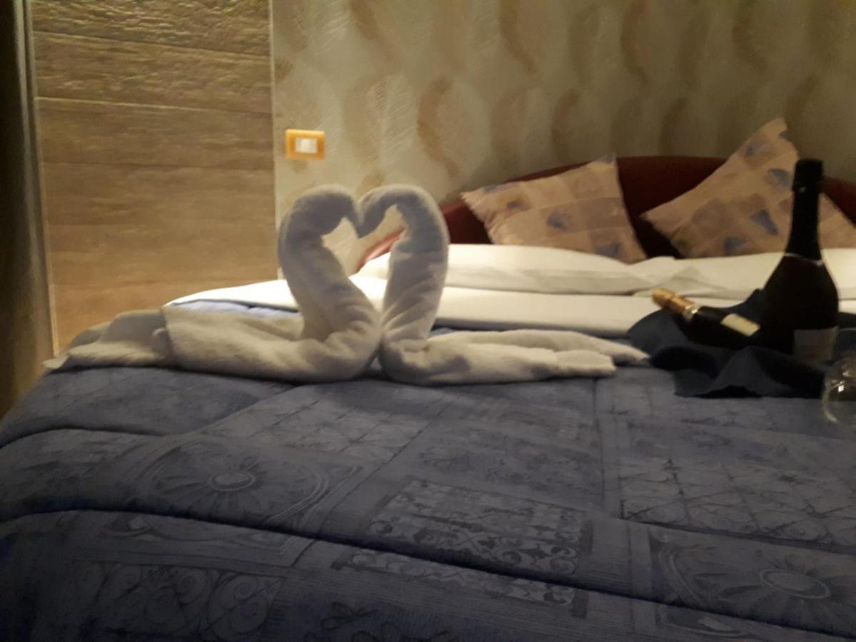 Thaire Resort Castel Volturno Ngoại thất bức ảnh